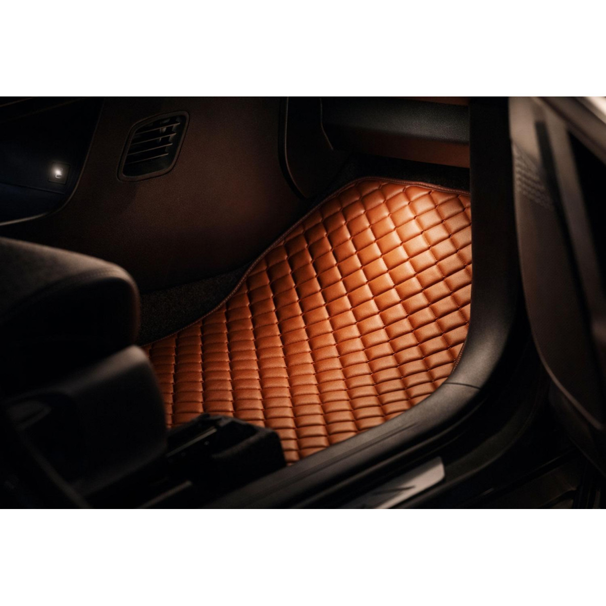 Eko odos kilimėliai QuiltyMats XPENG G9 (E38) nuo 2022m. (Ruda / rudos siūlės)