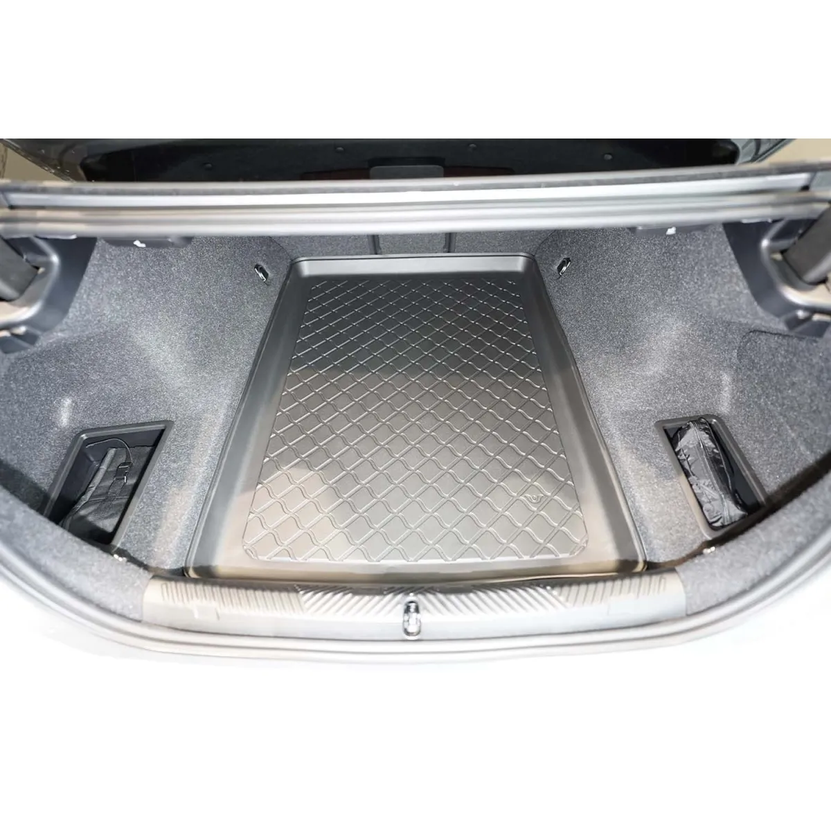 Bagažinės kilimėlis BMW 5 (G60) nuo 2023m. (sedan) Bagažinės kilimėlis BMW 5 (G60) nuo 2023m. (sedan)