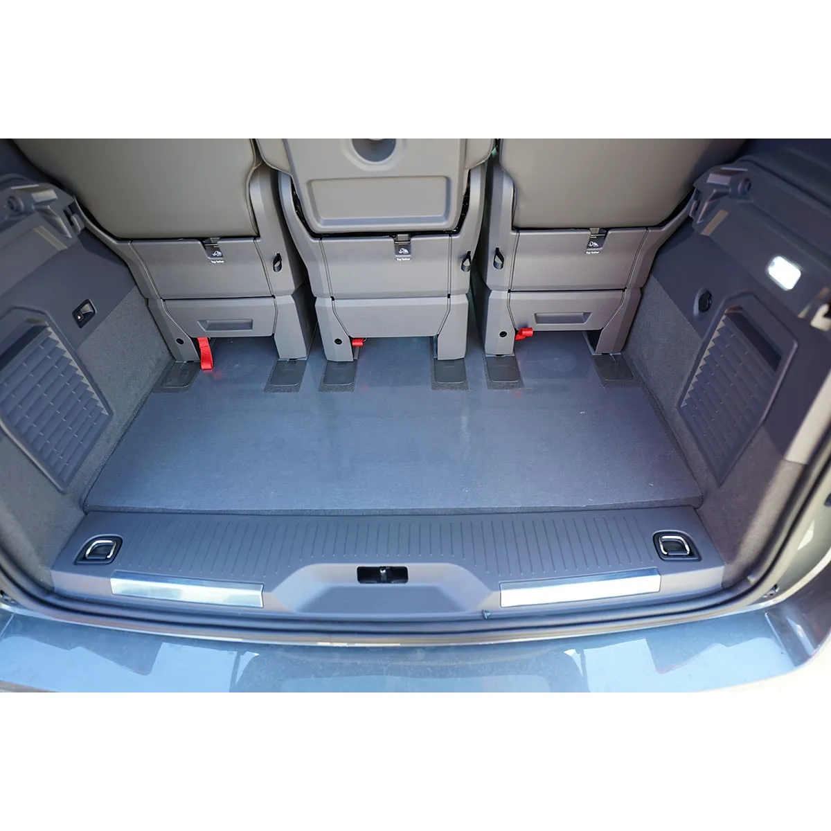Bagažinės kilimėlis Volkswagen Multivan T7 nuo 2021m. (L2 (Long)) Bagažinės kilimėlis Volkswagen Multivan T7 nuo 2021m. (L2 (Long))