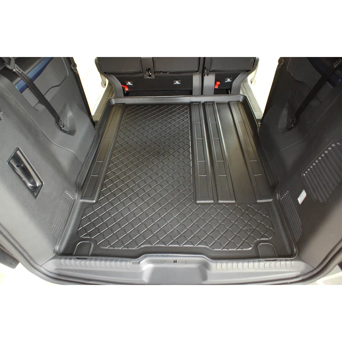 Bagažinės kilimėlis Peugeot Expert L2 nuo 2016m. (from second row of seats) Bagažinės kilimėlis Peugeot Expert L2 nuo 2016m. (from second row of seats)