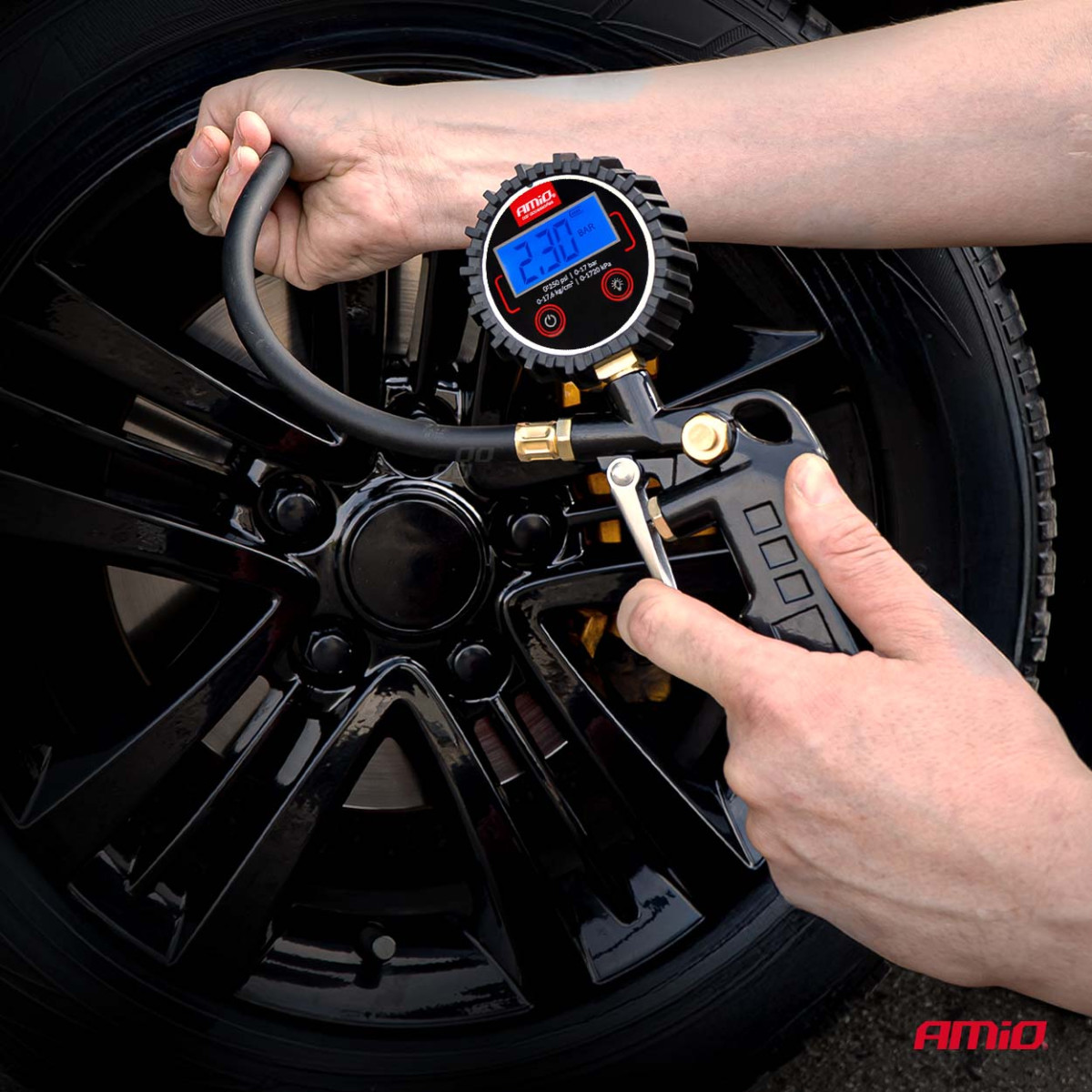 Pripūtimo pistoletas su skaitmeniniu manometru 17 bar AMIO-04466