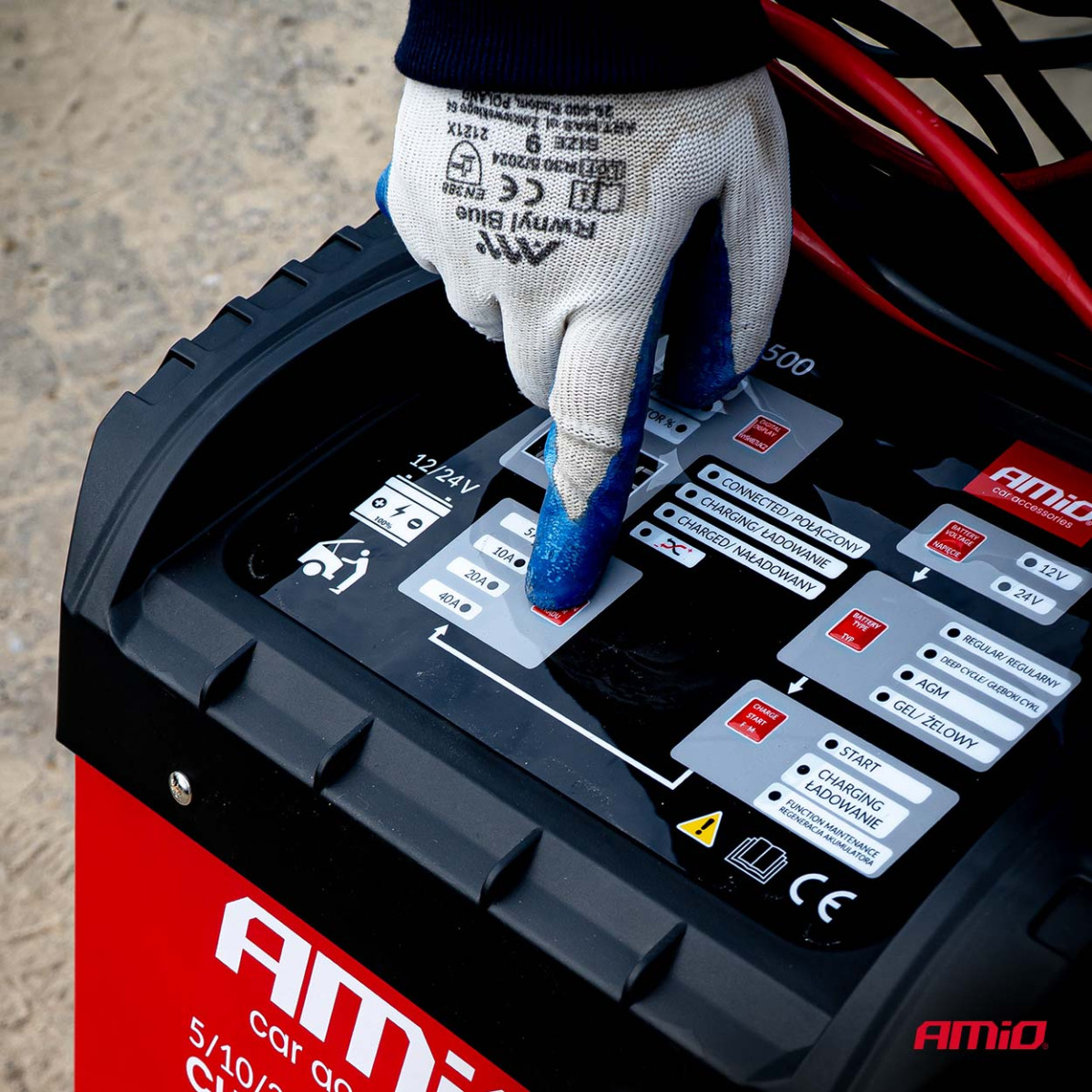 Akumuliatoriaus įkroviklis su užvedimo funkcija 12/24V MAX 40A, startas 300A, AMIO-04500