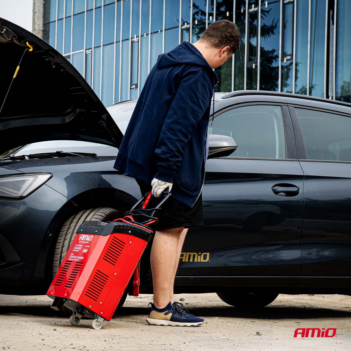 Akumuliatoriaus įkroviklis su užvedimo funkcija 12/24V MAX 40A, startas 300A, AMIO-04500