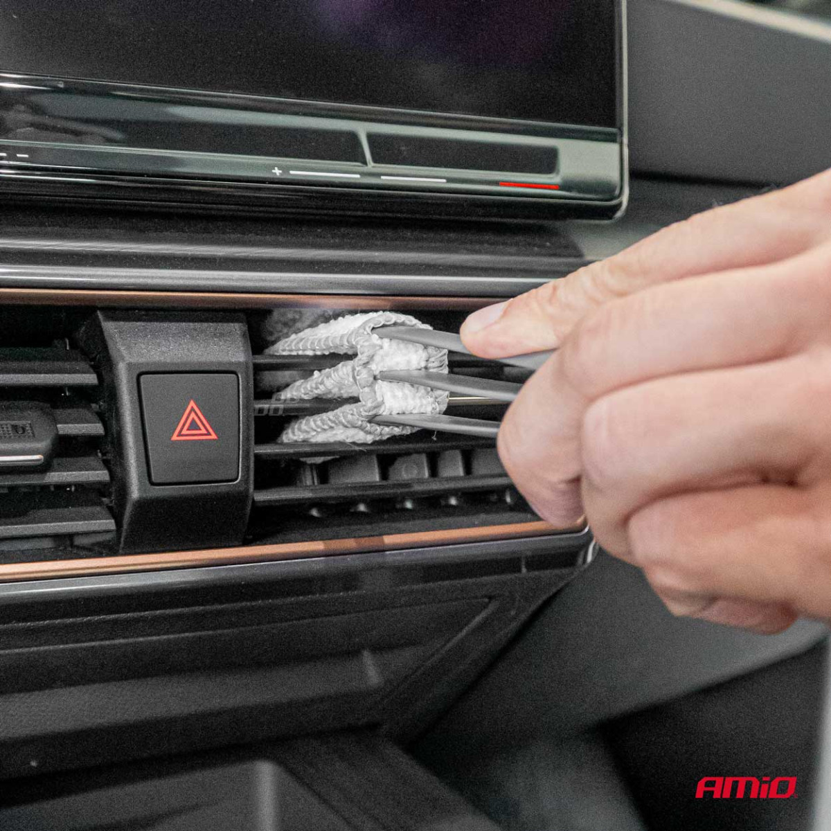 Šepetėlis ventiliacijos grotelių valymui AMIO-02607