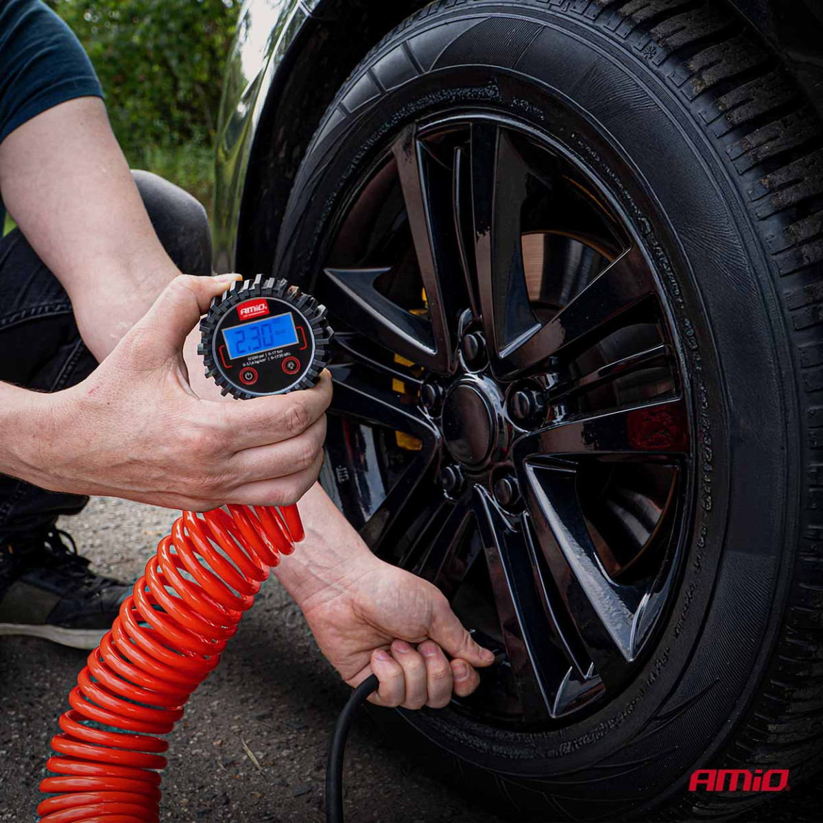 Skaitmeninis manometras su guminėmis apsaugomis 17 bar G 1/4" AMIO-04463