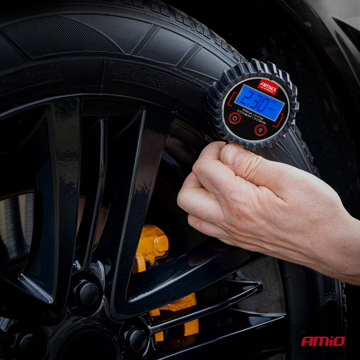 Skaitmeninis manometras su pasukama galvute ir išleidimo vožtuvu 17 bar AMIO-04464