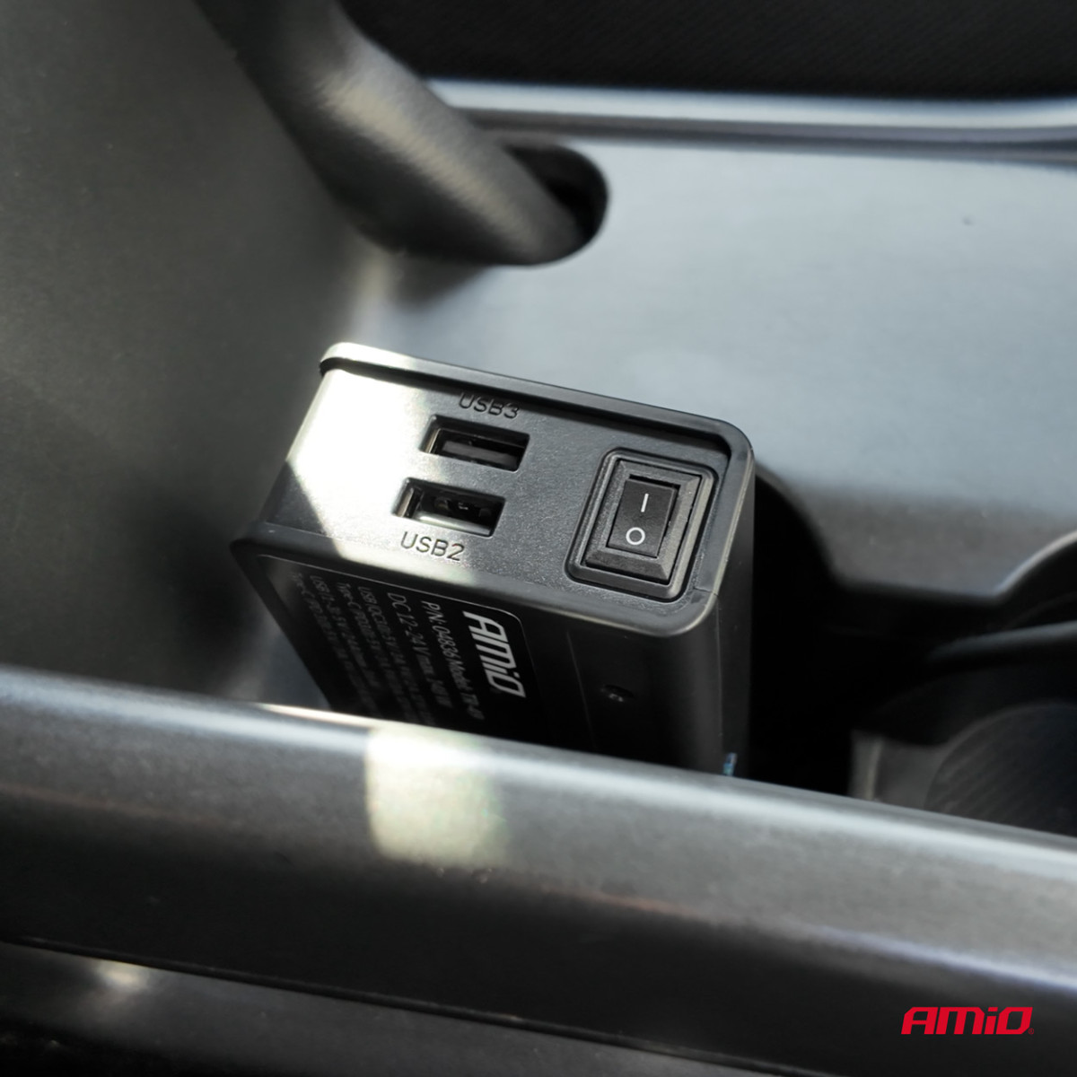 Lizdo skirstytuvas 12/24V su 3x USB-A, USB-C, QC3.0, PD3.0 148W AMIO-04836