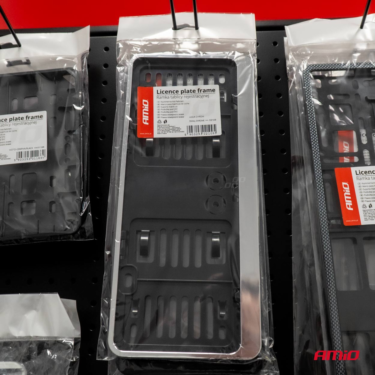 Mažas numerio laikiklis – juodas chromas, USA, AMIO-02109