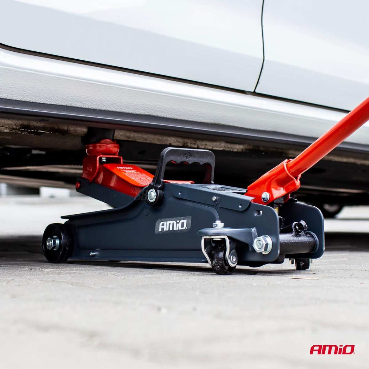 Žemo profilio hidraulinis keltuvas 2000 kg CE AMIO-02500