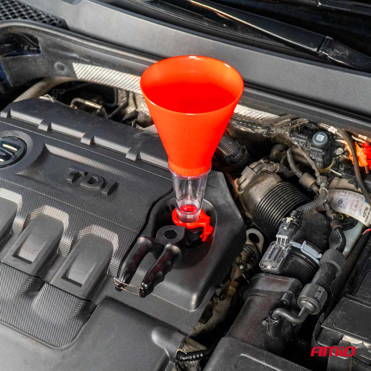 Variklio alyvos piltuvėlis su laikikliu 125 mm AMIO-03278