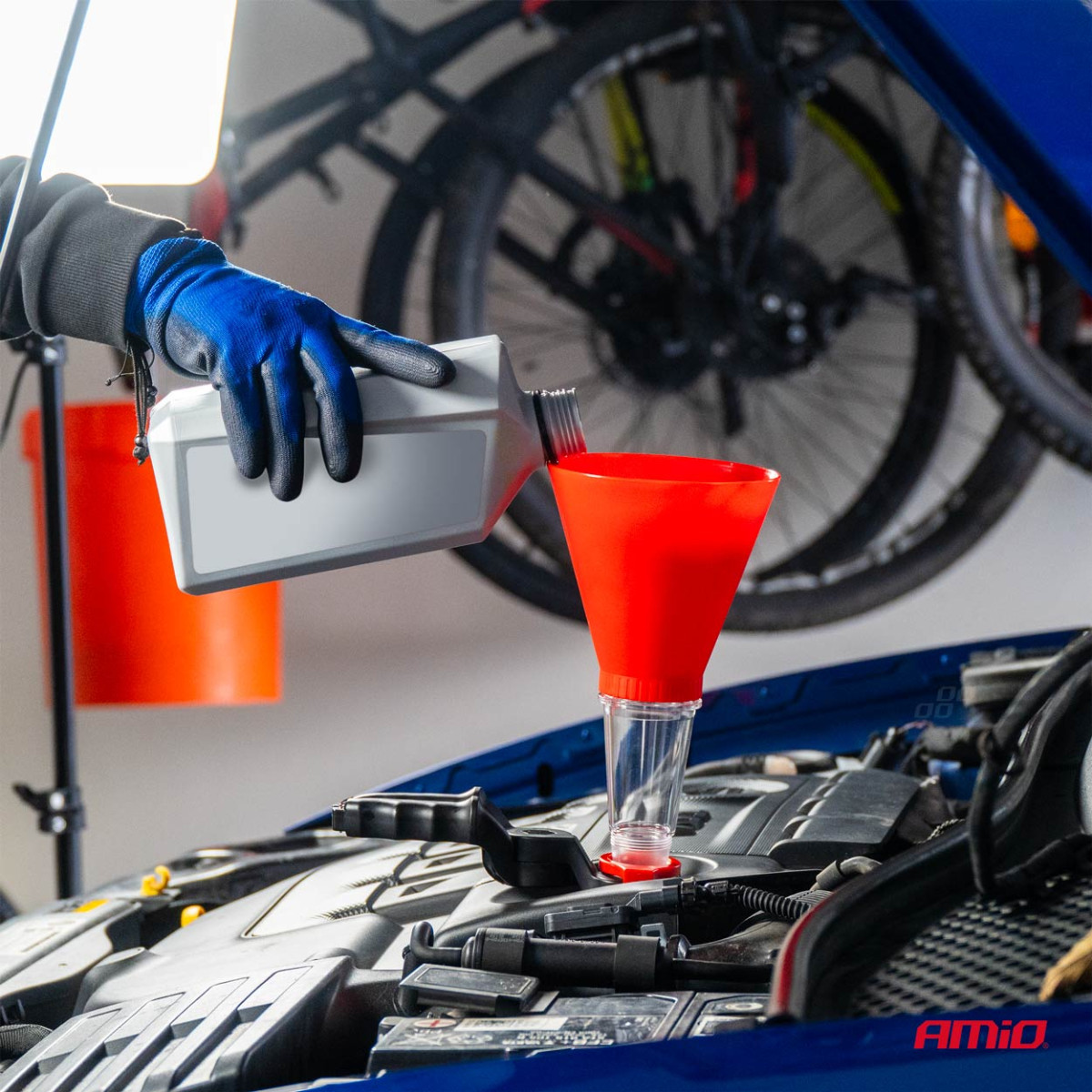 Variklio alyvos piltuvėlis su laikikliu 125 mm AMIO-03278