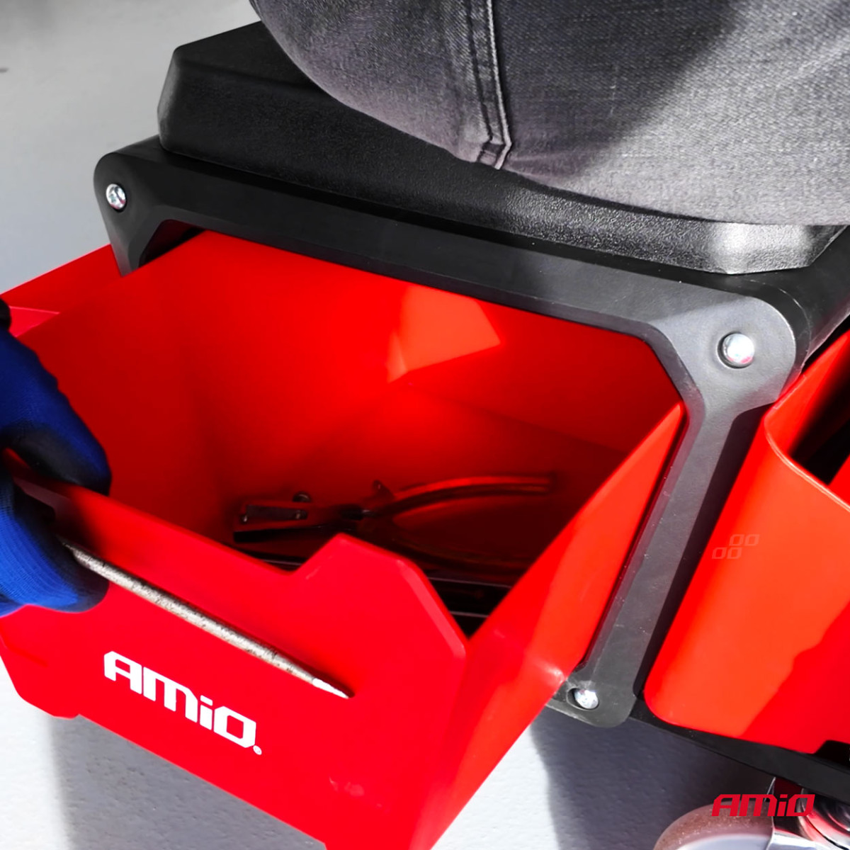 Dirbtuvių kėdė ant ratukų su įrankių laikymo dėže, 135 kg, AMIO-04268