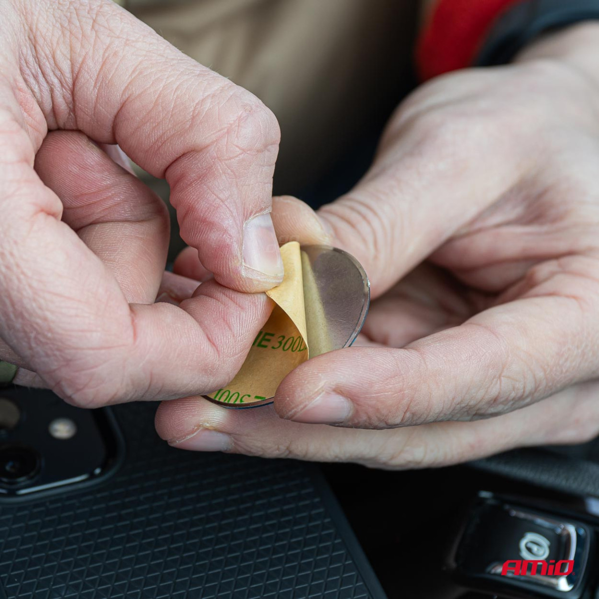 Telefono laikiklis su siurbtuku AMIO-03789