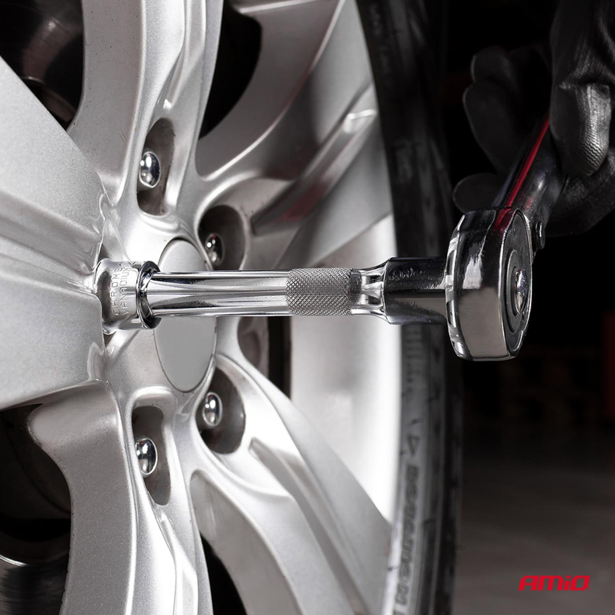 Dinamometrinis raktas su galvutėmis 17 / 19 / 21 mm, 40–210 Nm, AMIO-02407