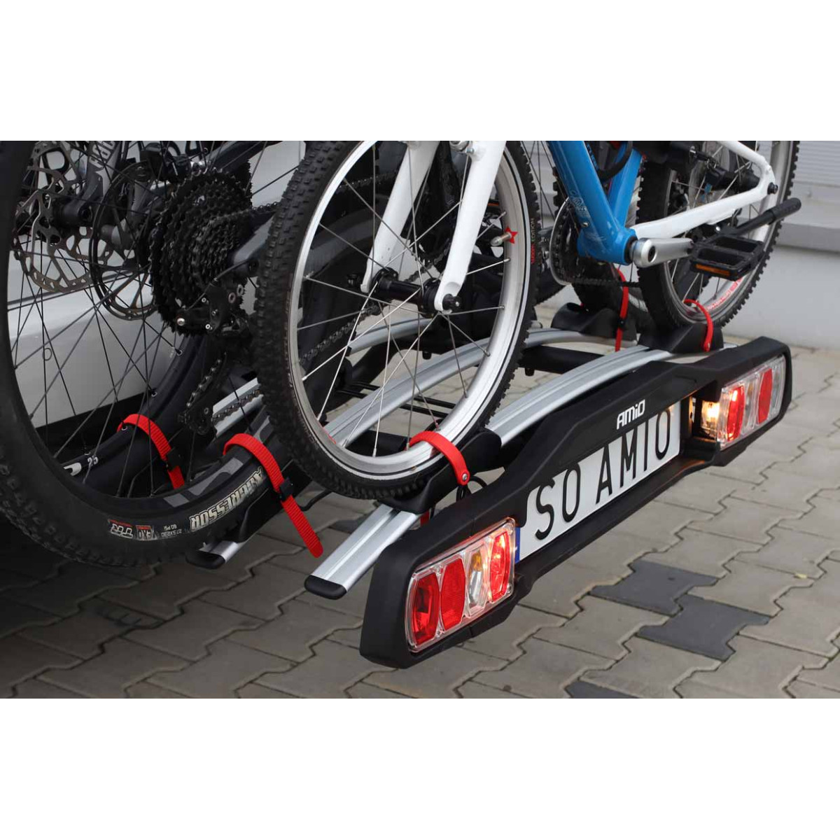 Automobilinis dviračių laikiklis ant kablio, 3 dviračiams TBC-01/3