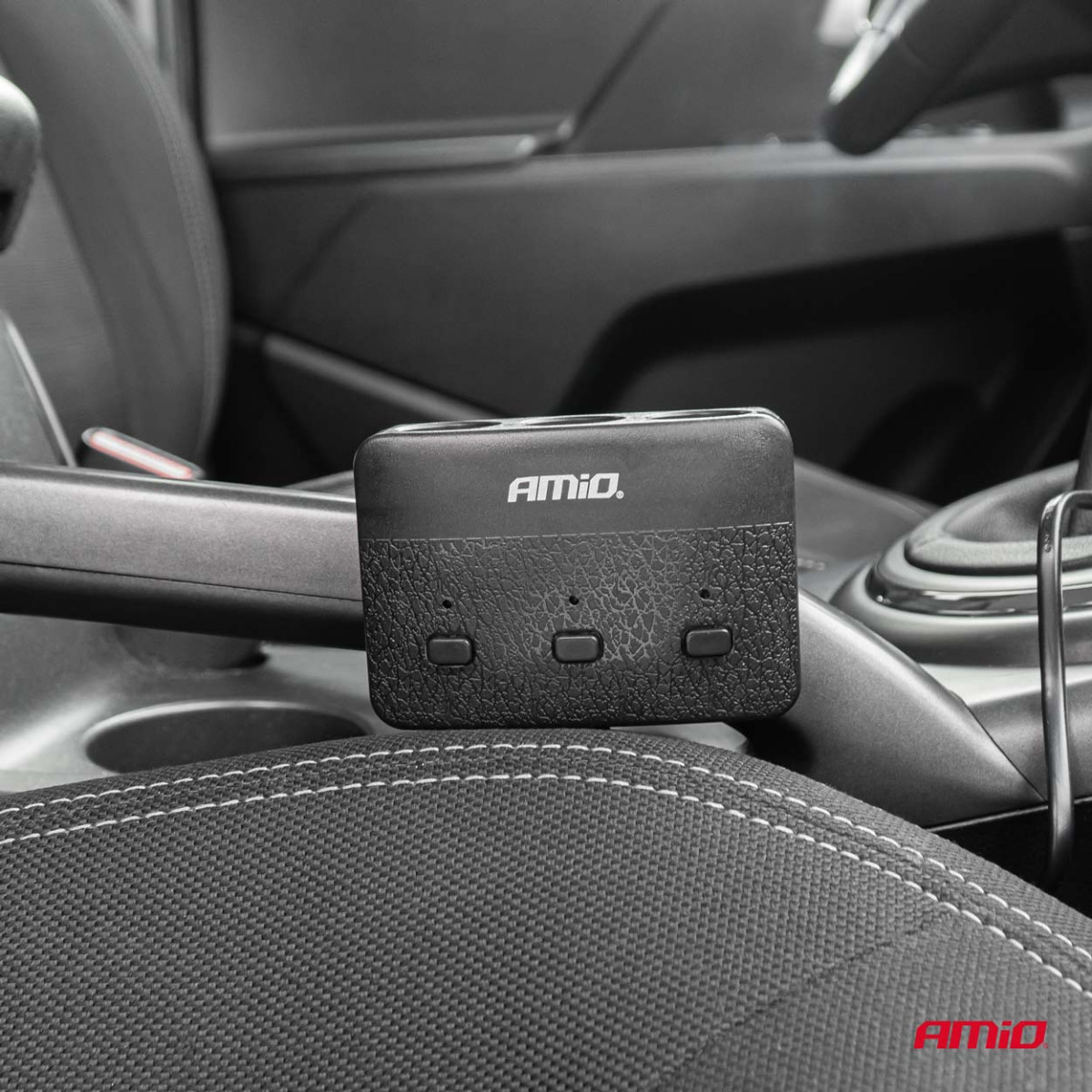 Trijų lizdų prailgintojas su įkrovikliu, ON/OFF mygtuku ir LED indikatoriumi 2x USB-A 12/24V 100W 70 cm AMIO-04363