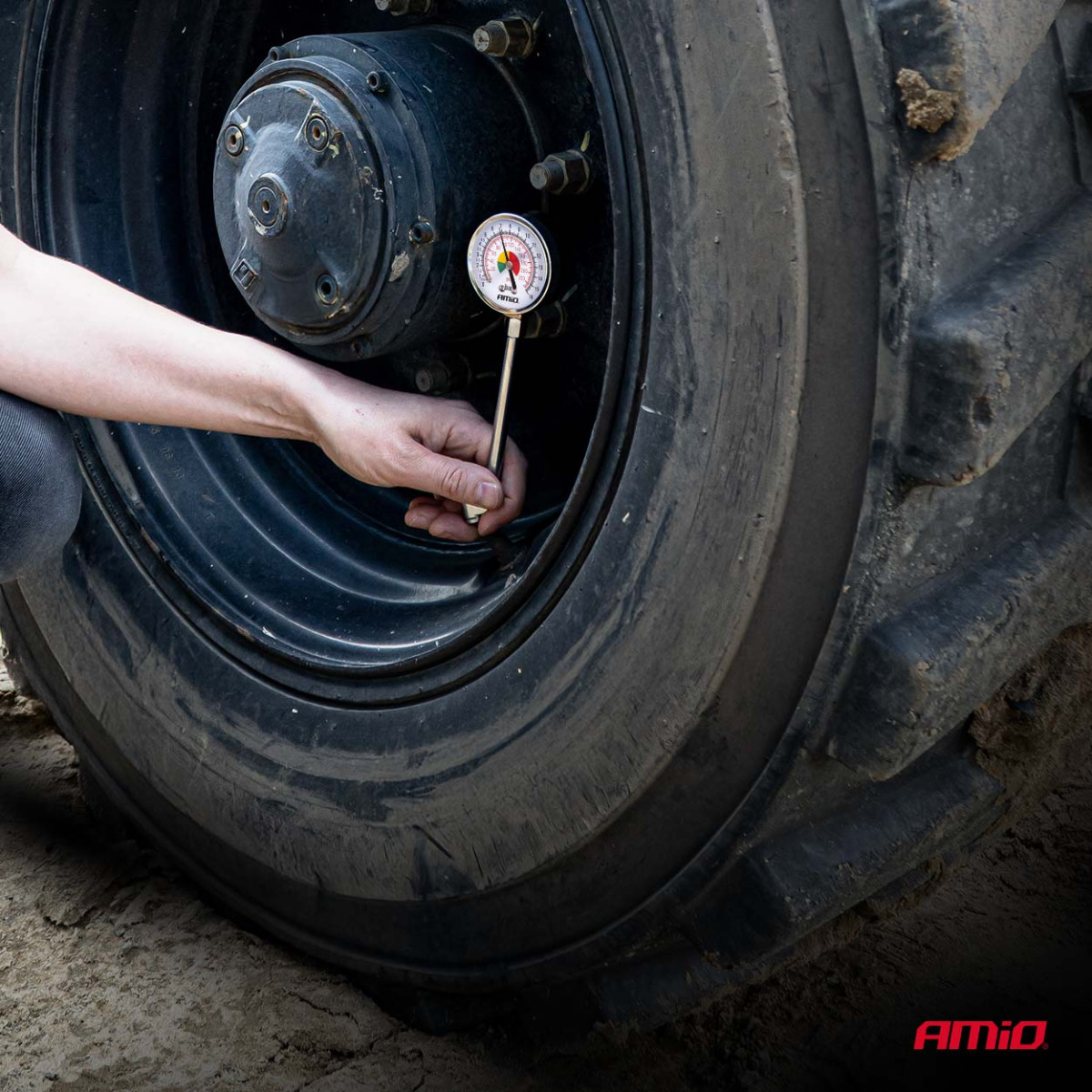 Skaitmeninis manometras sunkvežimiams TIR 15 bar PG-15 AMIO-01708